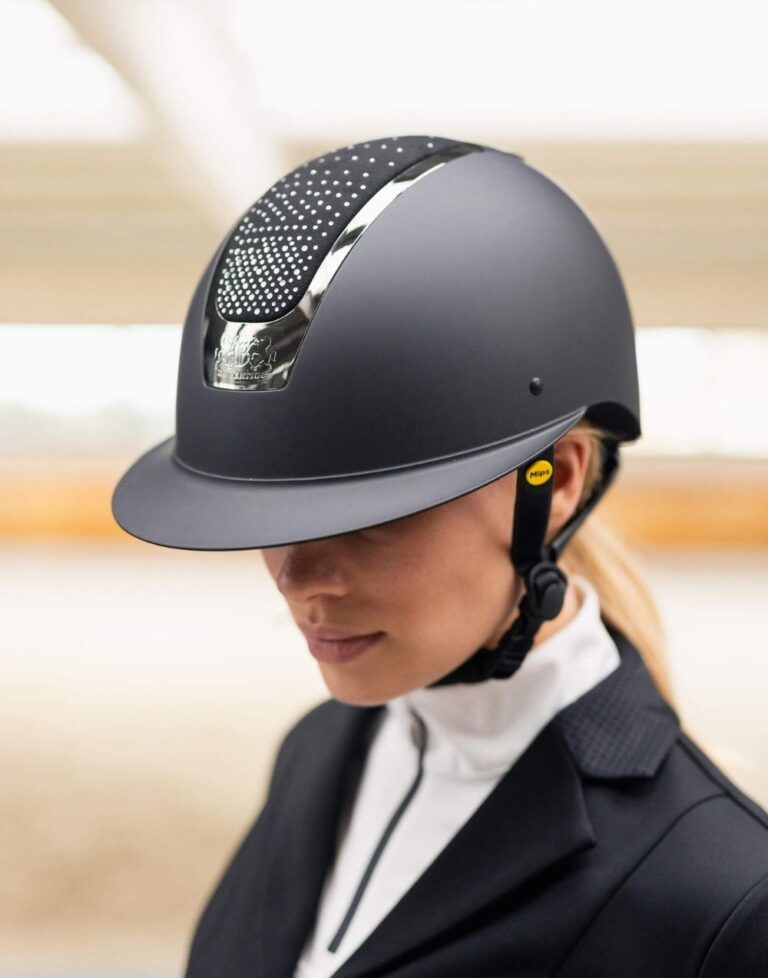 B Vertigo Majoris MIPS riding helmet in black