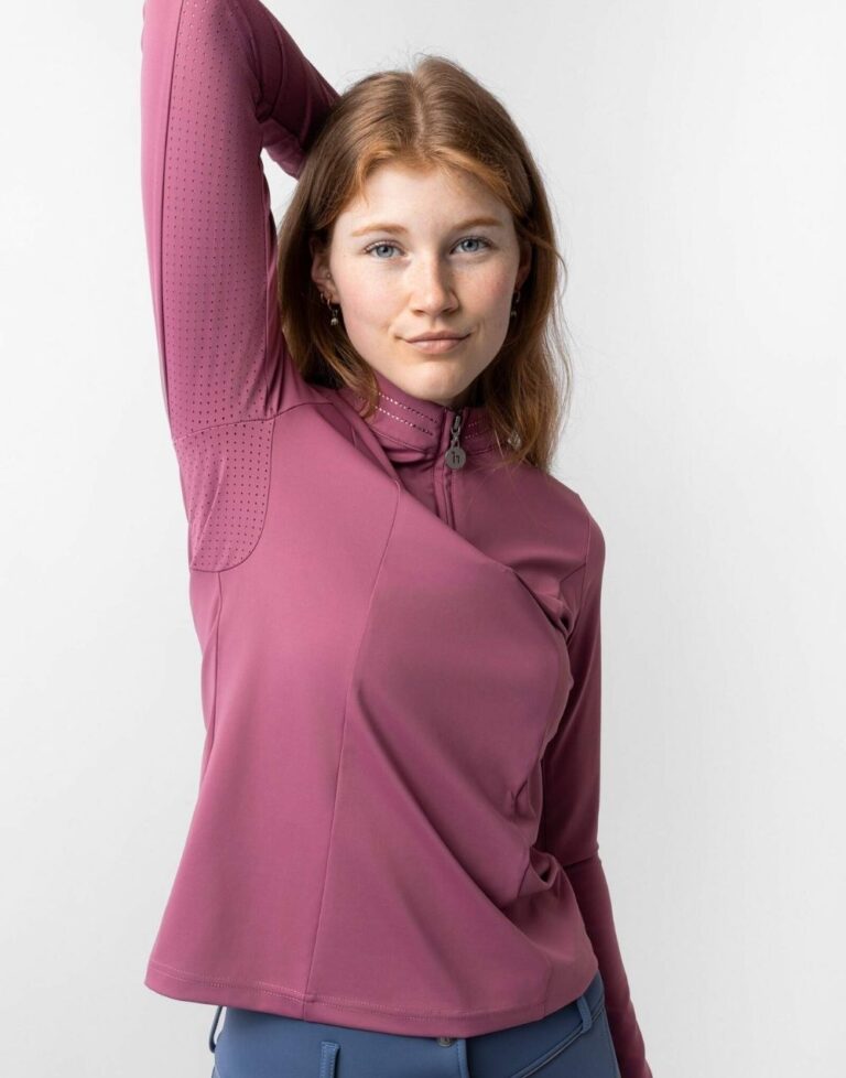 Rider wearing the Eloise training shirt in heather rose