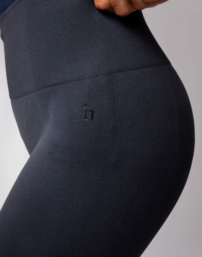 Rider wearing the Nessa seamless full grip scrunch tights