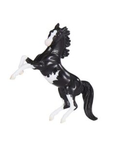 Breyer Stablemates Arabian 1:32 scale model horse with detailed sculpting