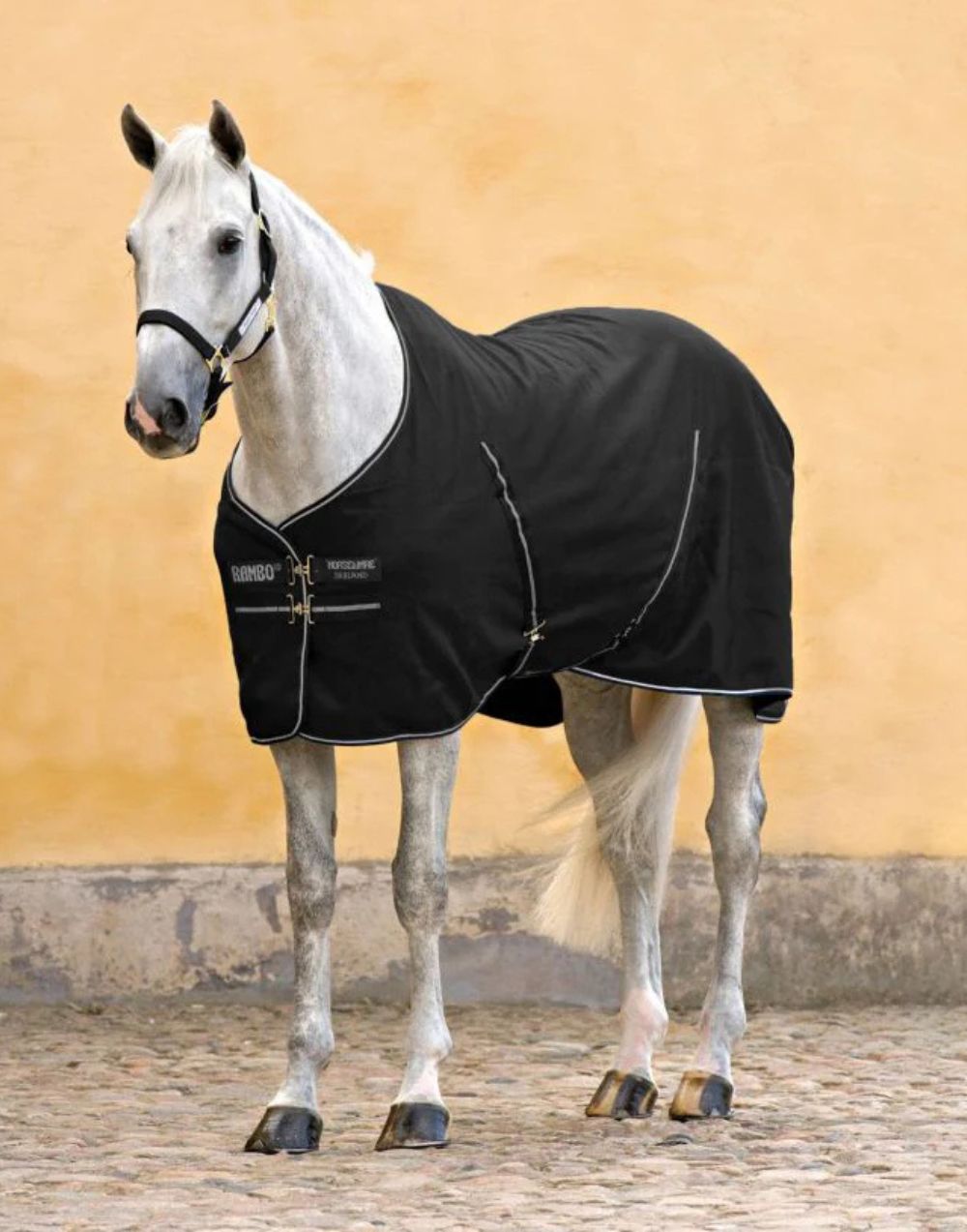 rambo comfort stable sheet black silver with durable ripstop outer and soft lining